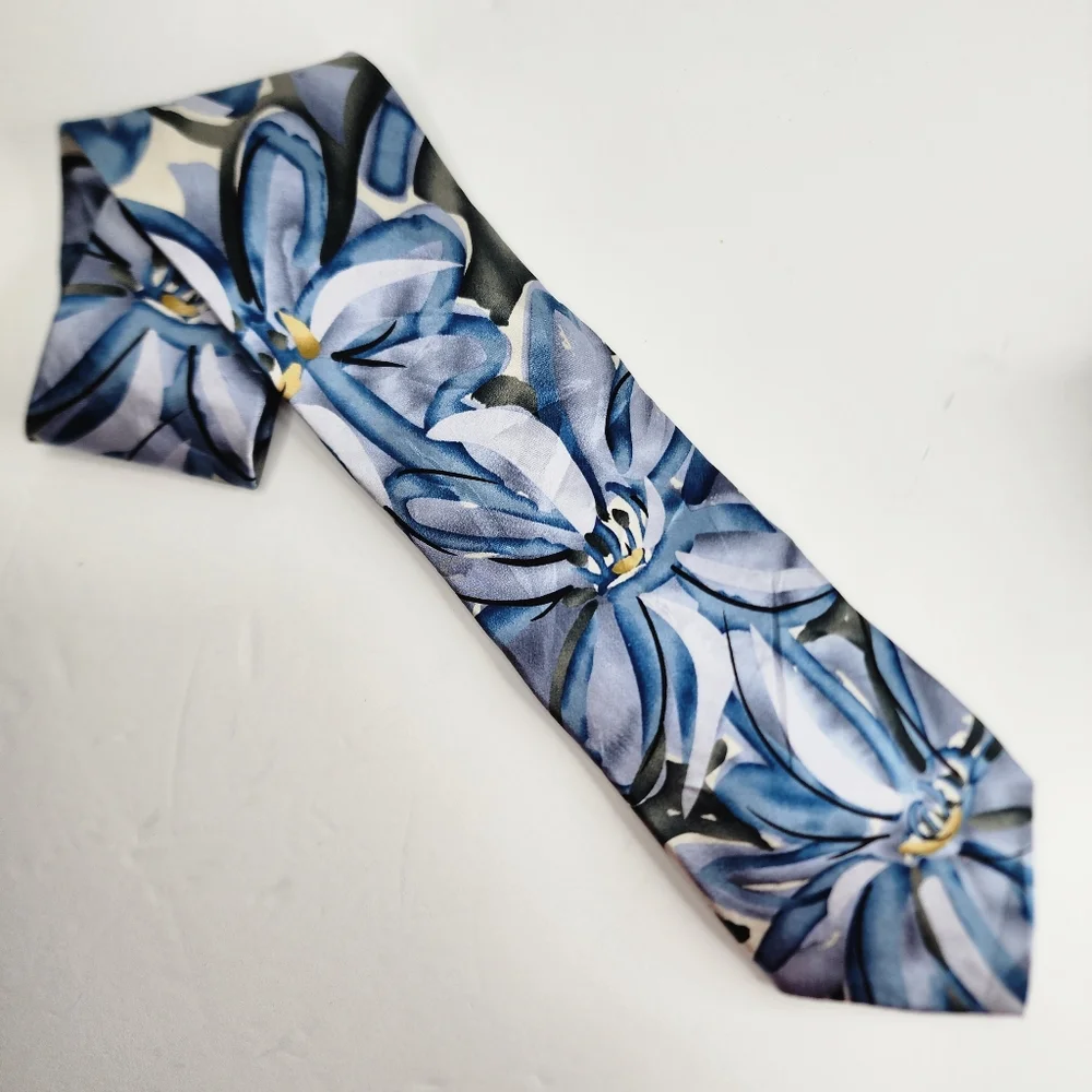 J. GARCIA Blue Floral Silk Tie.